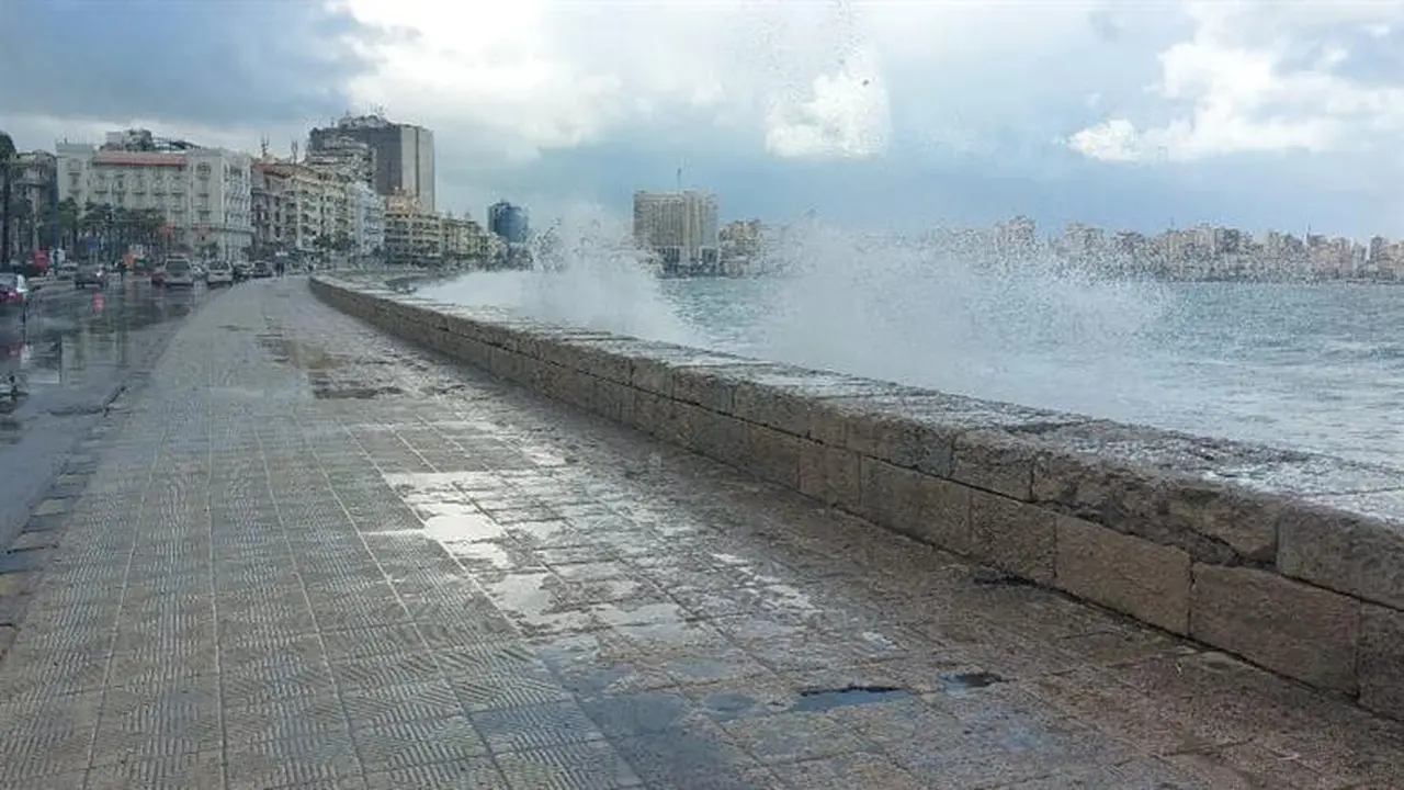 تحذير لـ 7 سواحل.. الأرصاد تعلن ارتفاع الأمواج غدا واضطراب الملاحة البحرية